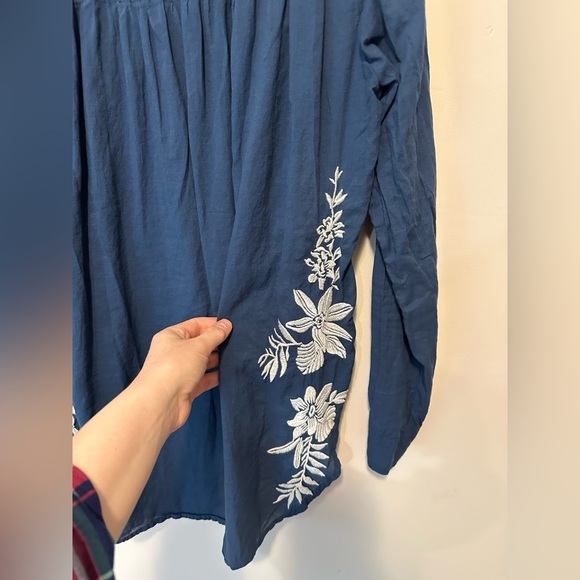 Johnny Was 3J Workshop Blue Long Sleeve Top with White Floral Embroidery Size S - Picture 7 of 13